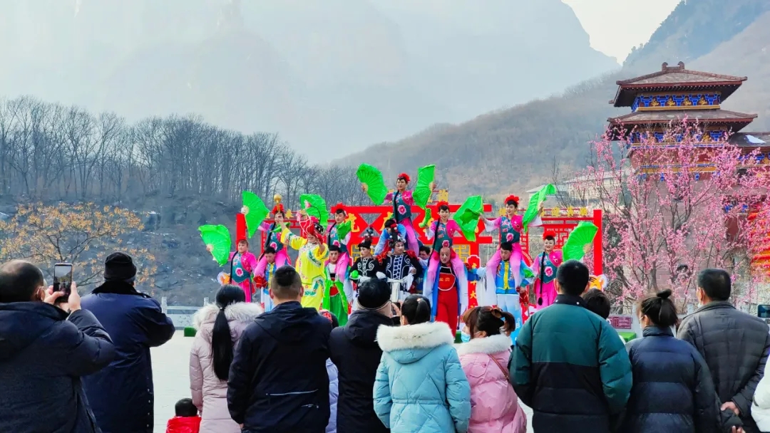 【行走河南·读懂中国】八里沟春节期间掀起了一轮旅游热潮，受到广大游客的好评！