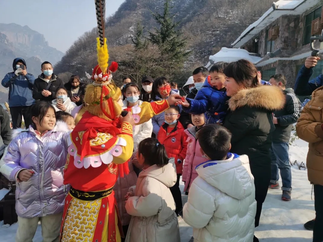 【行走河南·读懂中国】八里沟春节期间掀起了一轮旅游热潮，受到广大游客的好评！