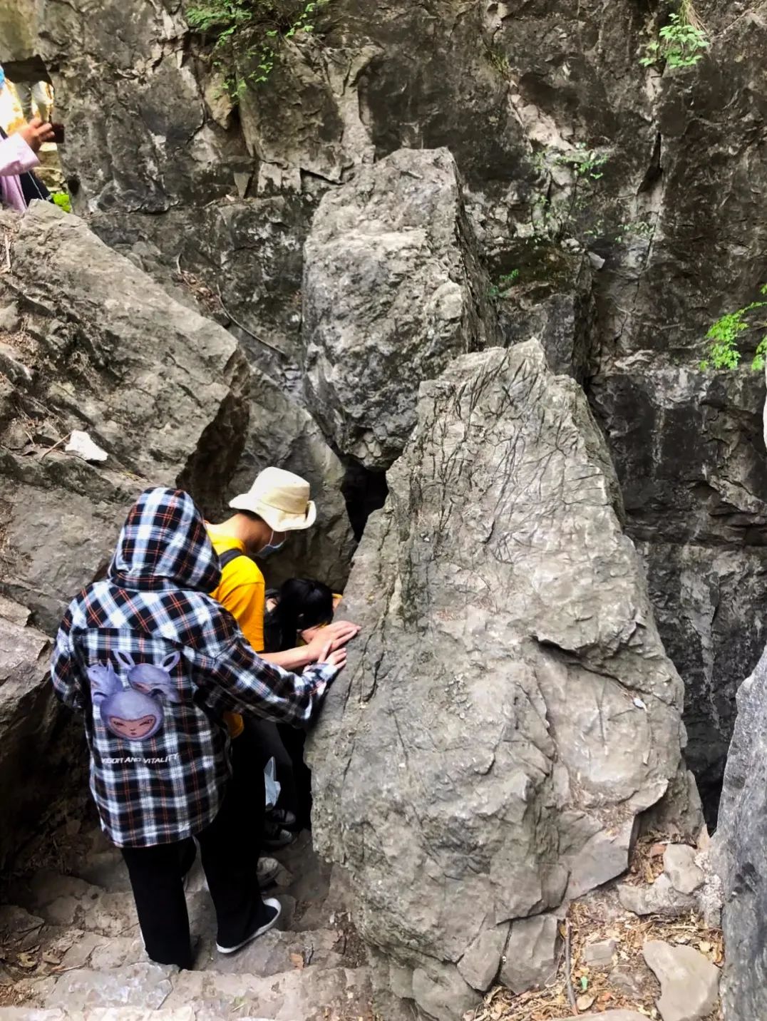 探秘新乡南太行宝藏景点——关山“一线天”
