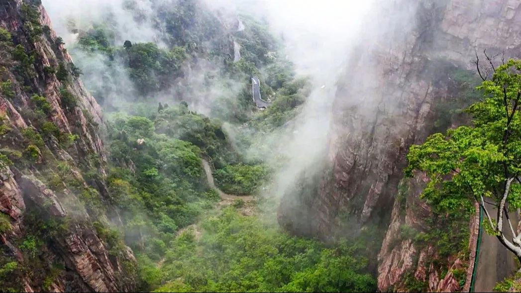 谷雨节气将至，新乡南太行喊你错峰出游看云海了。