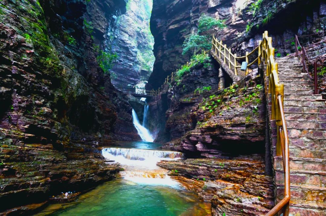 “地质旅游河南行”走进新乡南太行关山国家地质公园