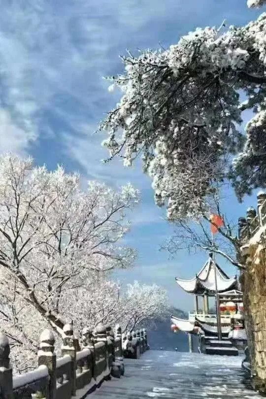 新乡南太行下雪啦！是时候一起去“白头”了，赶紧出发！