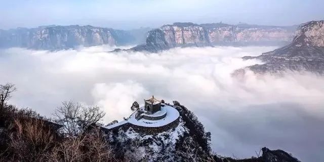 新乡南太行下雪啦！是时候一起去“白头”了，赶紧出发！