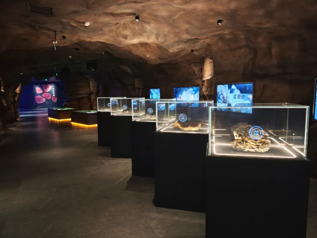 新乡南太行·关山地质数字研学馆开馆仪式暨“一机游太行”智慧文旅平台发布会圆满举行！