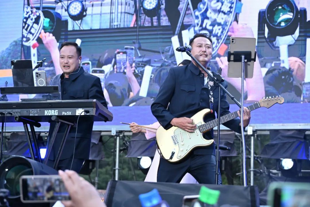 星空被歌声点亮！|大双二双全国巡游河南站，今夜在八里沟景区激情开唱！！