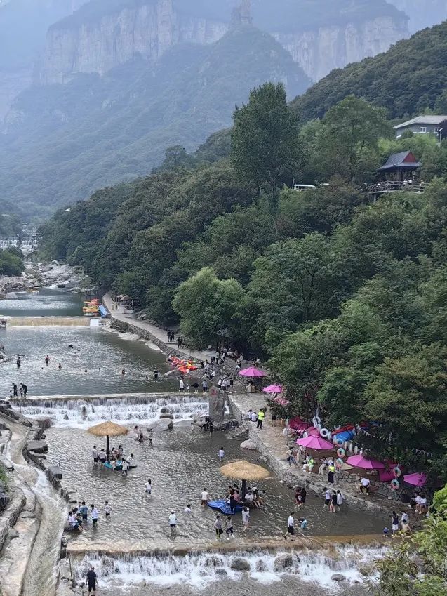 40℃高温自救指南！新乡南太行26℃的山水秘境，摸鱼听剧漂流露营全安排！