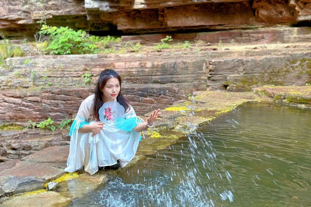 40℃高温自救指南！新乡南太行26℃的山水秘境，摸鱼听剧漂流露营全安排！