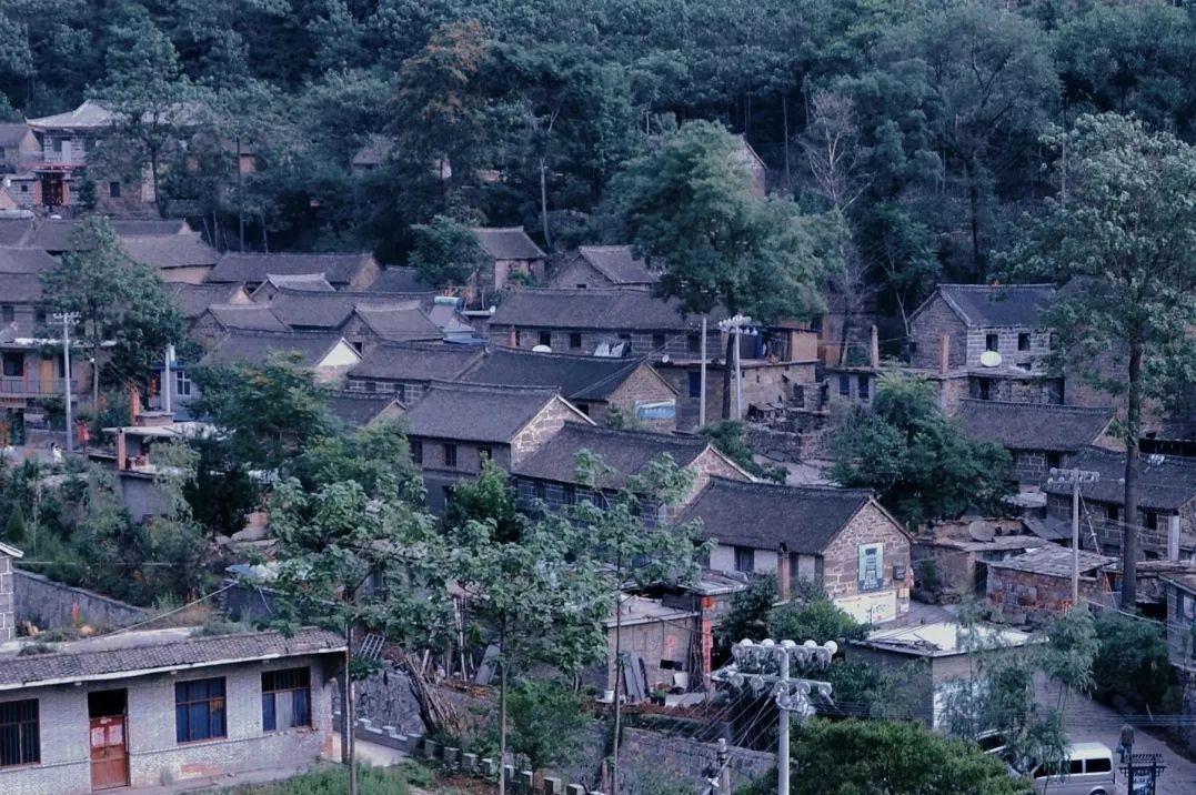 40℃高温自救指南！新乡南太行26℃的山水秘境，摸鱼听剧漂流露营全安排！