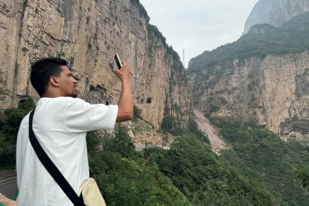 毛里塔尼亚学习中国减贫经验研修班成员走进新乡南太行：饱览太行风光，感悟“回龙精神”