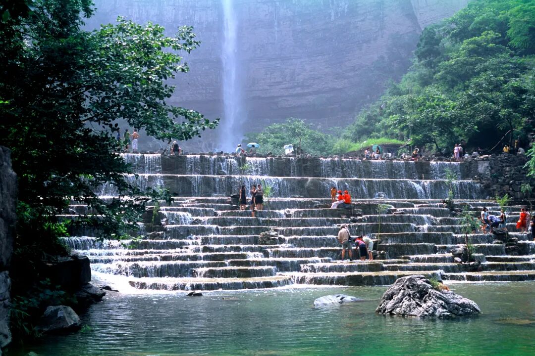 雨后飞瀑：天地间的泼墨长卷