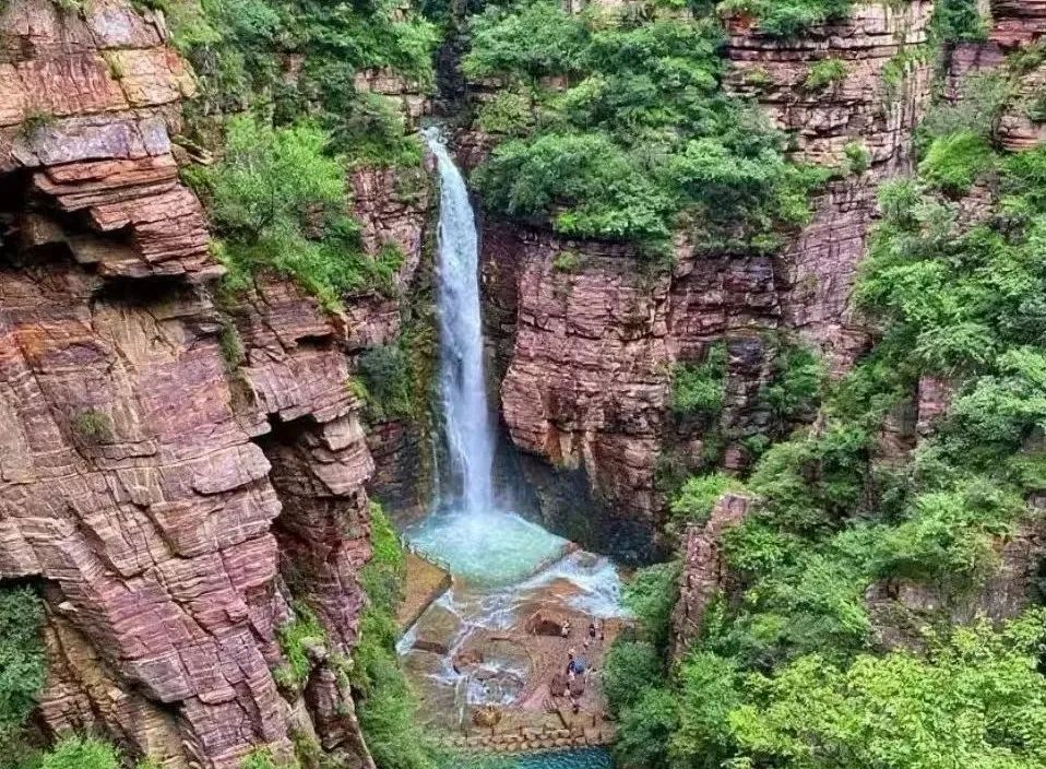 雨后飞瀑：天地间的泼墨长卷