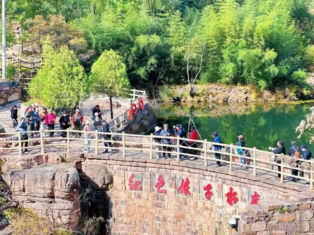 师恩难忘，山水献礼|新乡南太行祝全国教师节日快乐!