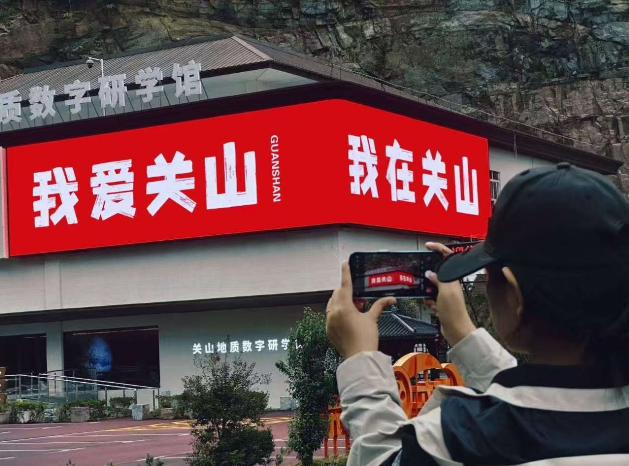 喜迎国庆|日夜玩转新乡南太行，国庆精彩不停歇！