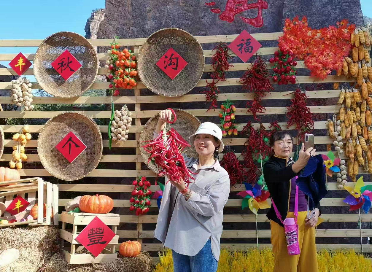 喜迎国庆|日夜玩转新乡南太行，国庆精彩不停歇！