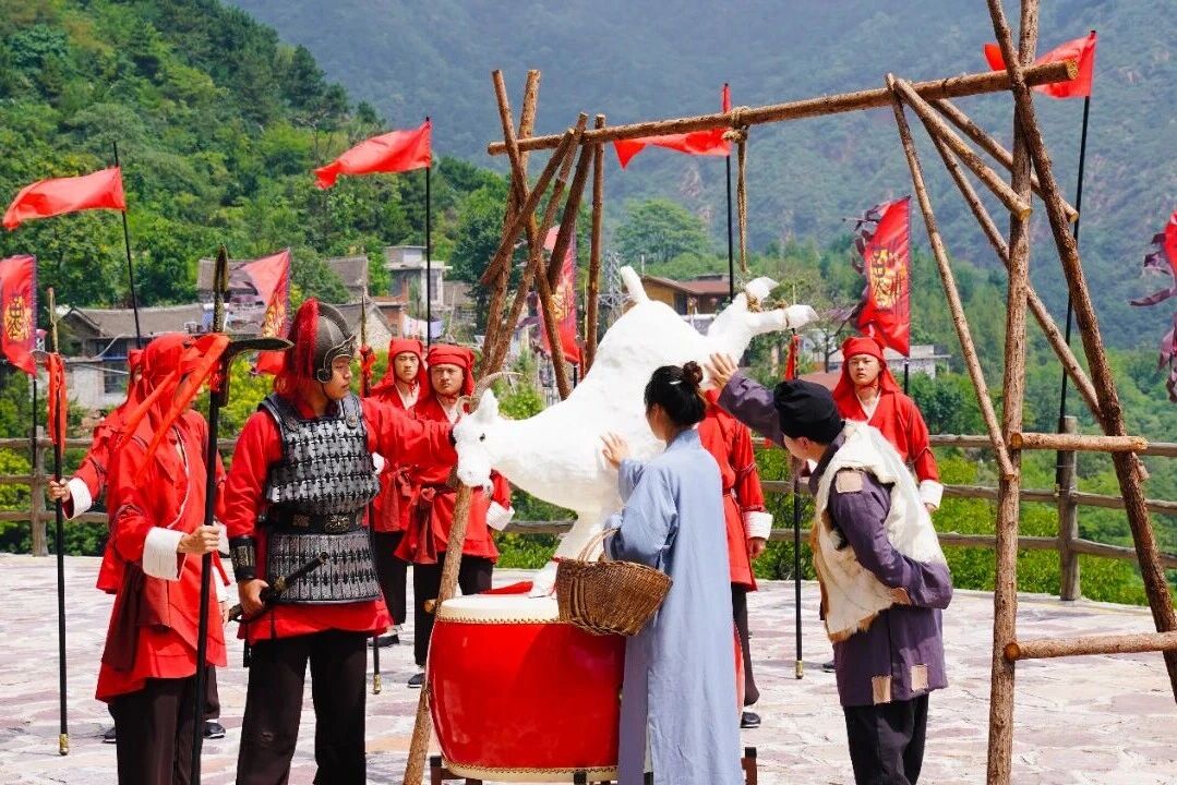 月饼送你,美景赠你,新乡南太行祝全国人民国庆中秋双节快乐! 月饼送你,美景赠你,新乡南太行祝全国人民国庆中秋双节快乐!