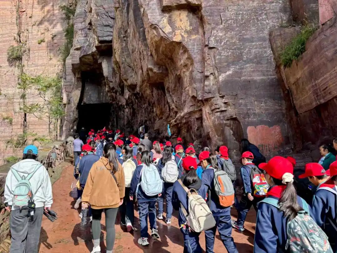 万仙山研学|千名学子在光影与历史中汲取力量! 万仙山研学|千名学子在光影与历史中汲取力量!