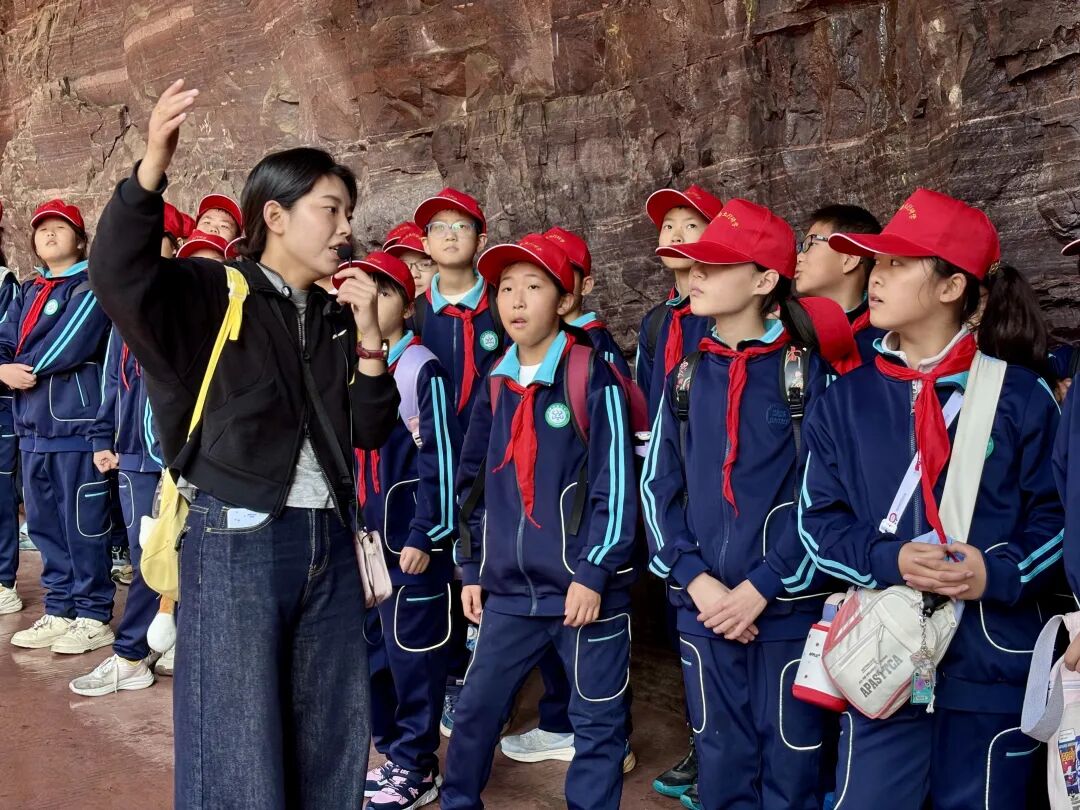 万仙山研学|千名学子在光影与历史中汲取力量! 万仙山研学|千名学子在光影与历史中汲取力量!
