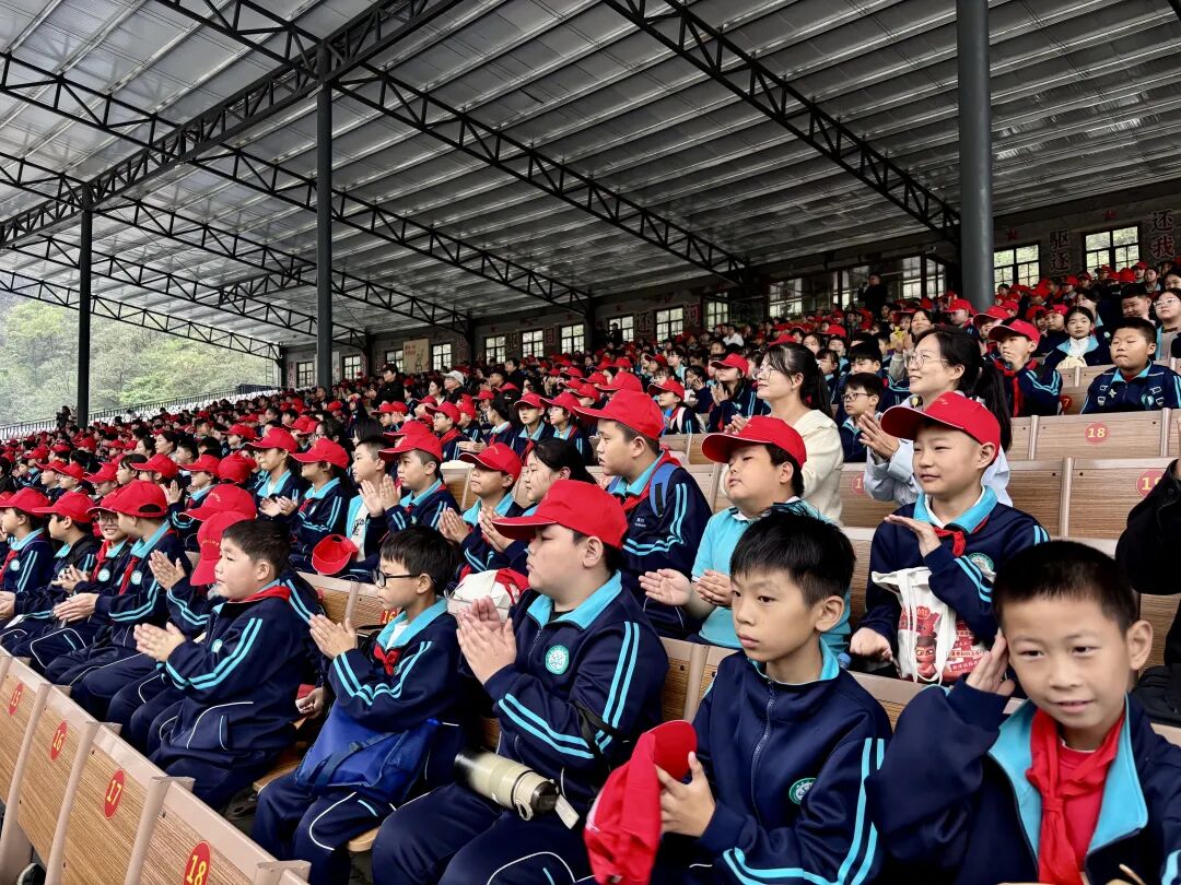 万仙山研学|千名学子在光影与历史中汲取力量! 万仙山研学|千名学子在光影与历史中汲取力量!