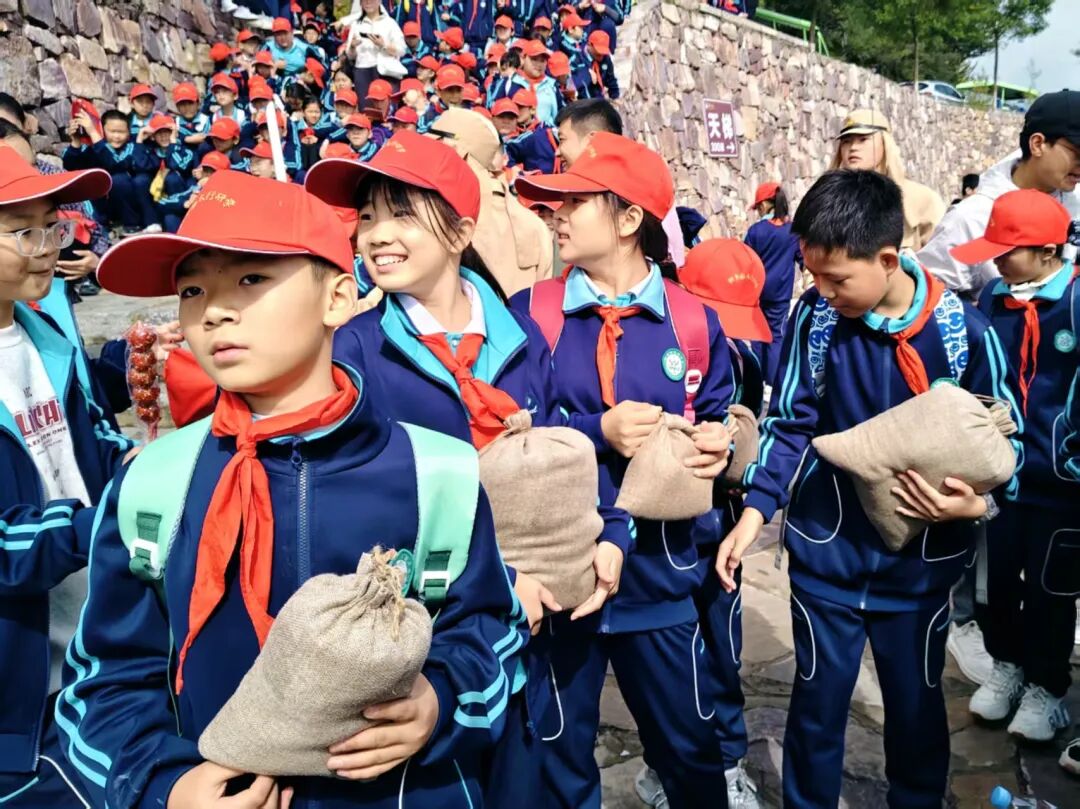 万仙山研学|千名学子在光影与历史中汲取力量! 万仙山研学|千名学子在光影与历史中汲取力量!