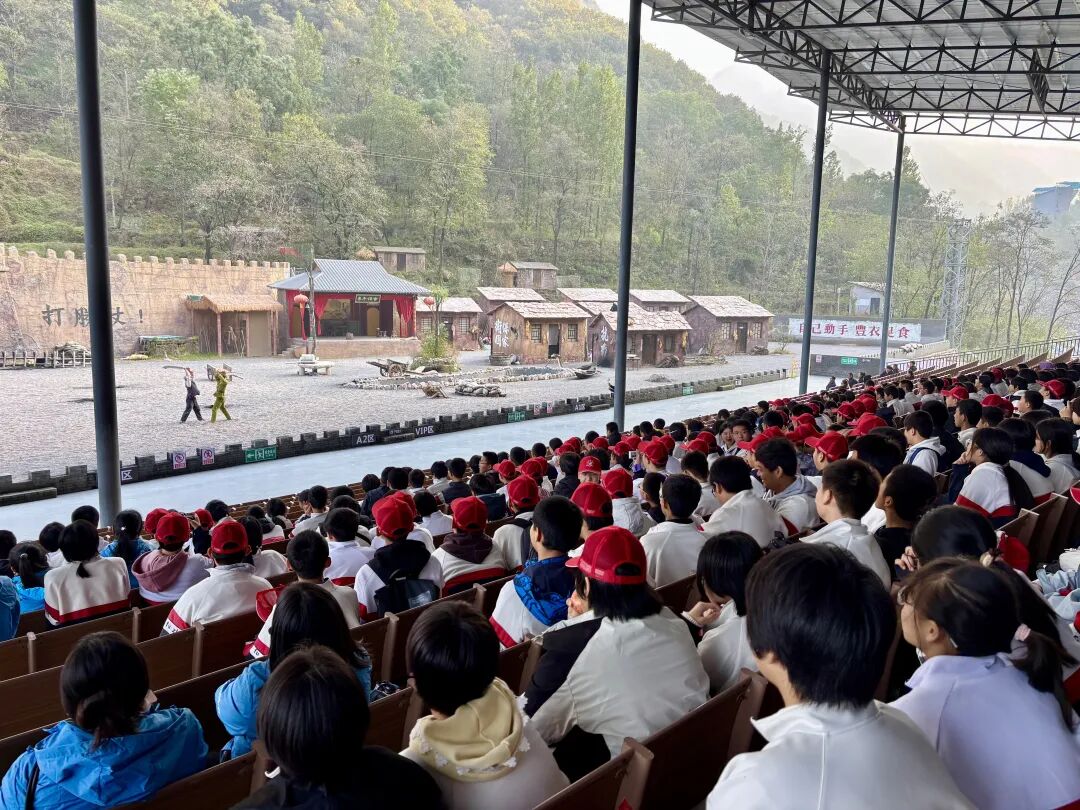 山水课堂爆火!万仙山成研学顶流打卡地! 山水课堂爆火!万仙山成研学顶流打卡地!