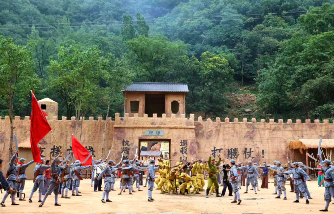 刷屏预警!新乡南太行打翻调色盘,邀你共赴这场“限时赤色盛宴” 刷屏预警!新乡南太行打翻调色盘,邀你共赴这场“限时赤色盛宴”