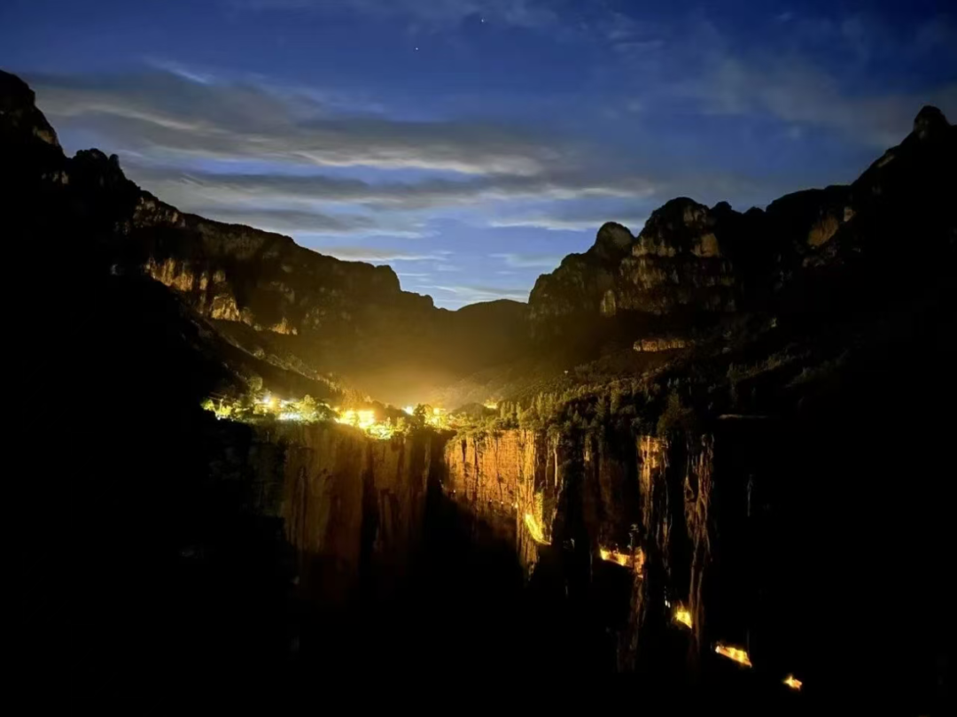 刷屏预警!新乡南太行打翻调色盘,邀你共赴这场“限时赤色盛宴” 刷屏预警!新乡南太行打翻调色盘,邀你共赴这场“限时赤色盛宴”