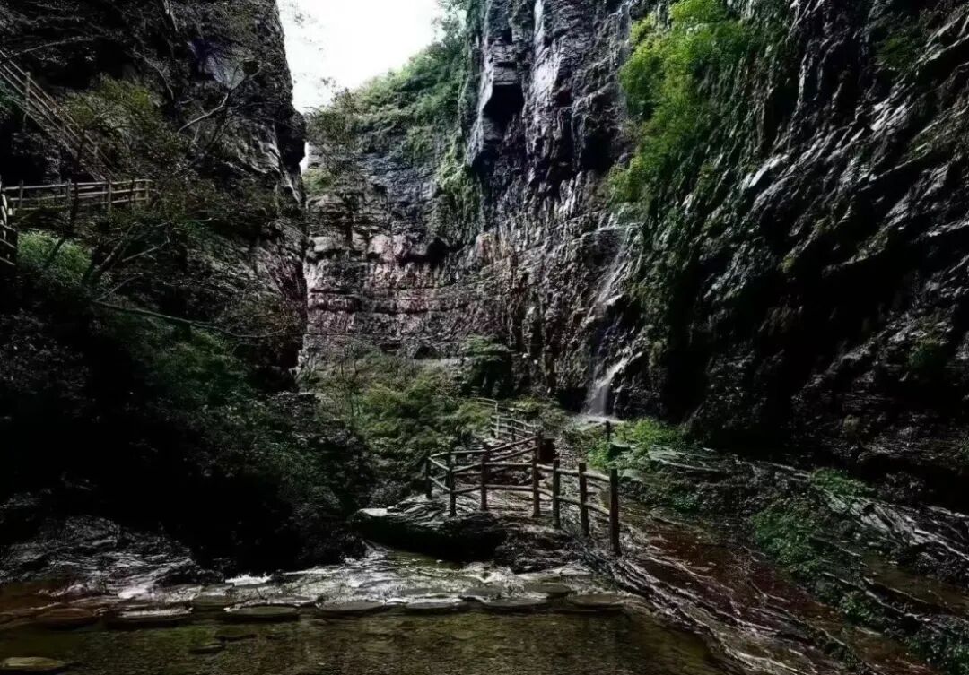 刷屏预警!新乡南太行打翻调色盘,邀你共赴这场“限时赤色盛宴” 刷屏预警!新乡南太行打翻调色盘,邀你共赴这场“限时赤色盛宴”