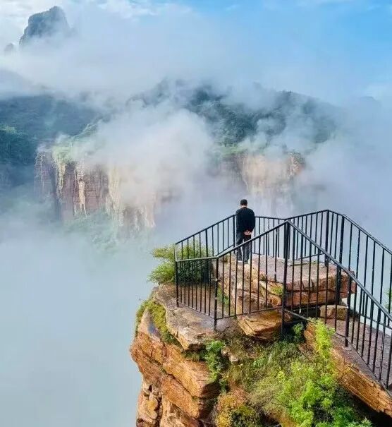 刷屏预警!新乡南太行打翻调色盘,邀你共赴这场“限时赤色盛宴” 刷屏预警!新乡南太行打翻调色盘,邀你共赴这场“限时赤色盛宴”