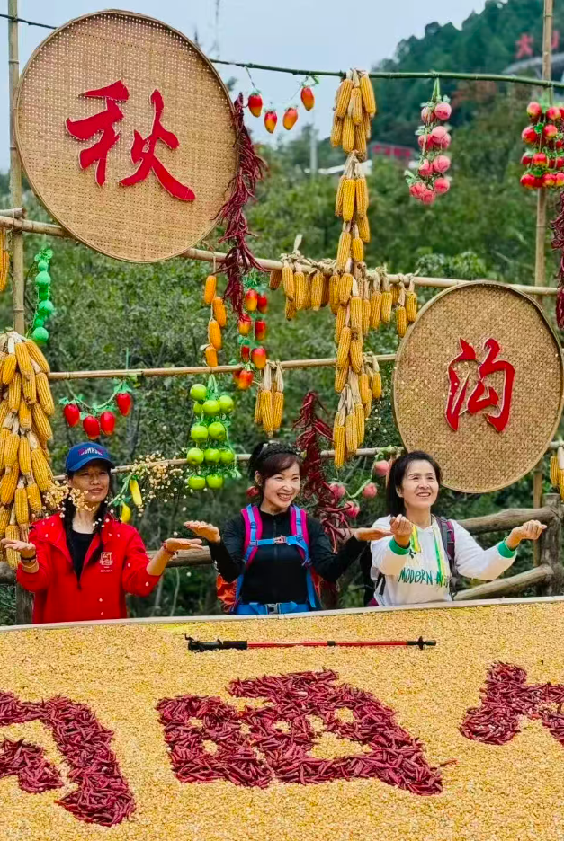 刷屏预警!新乡南太行打翻调色盘,邀你共赴这场“限时赤色盛宴” 刷屏预警!新乡南太行打翻调色盘,邀你共赴这场“限时赤色盛宴”