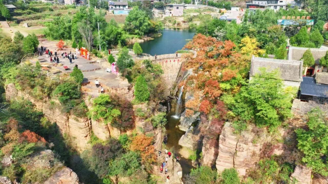 刷屏预警!新乡南太行打翻调色盘,邀你共赴这场“限时赤色盛宴” 刷屏预警!新乡南太行打翻调色盘,邀你共赴这场“限时赤色盛宴”