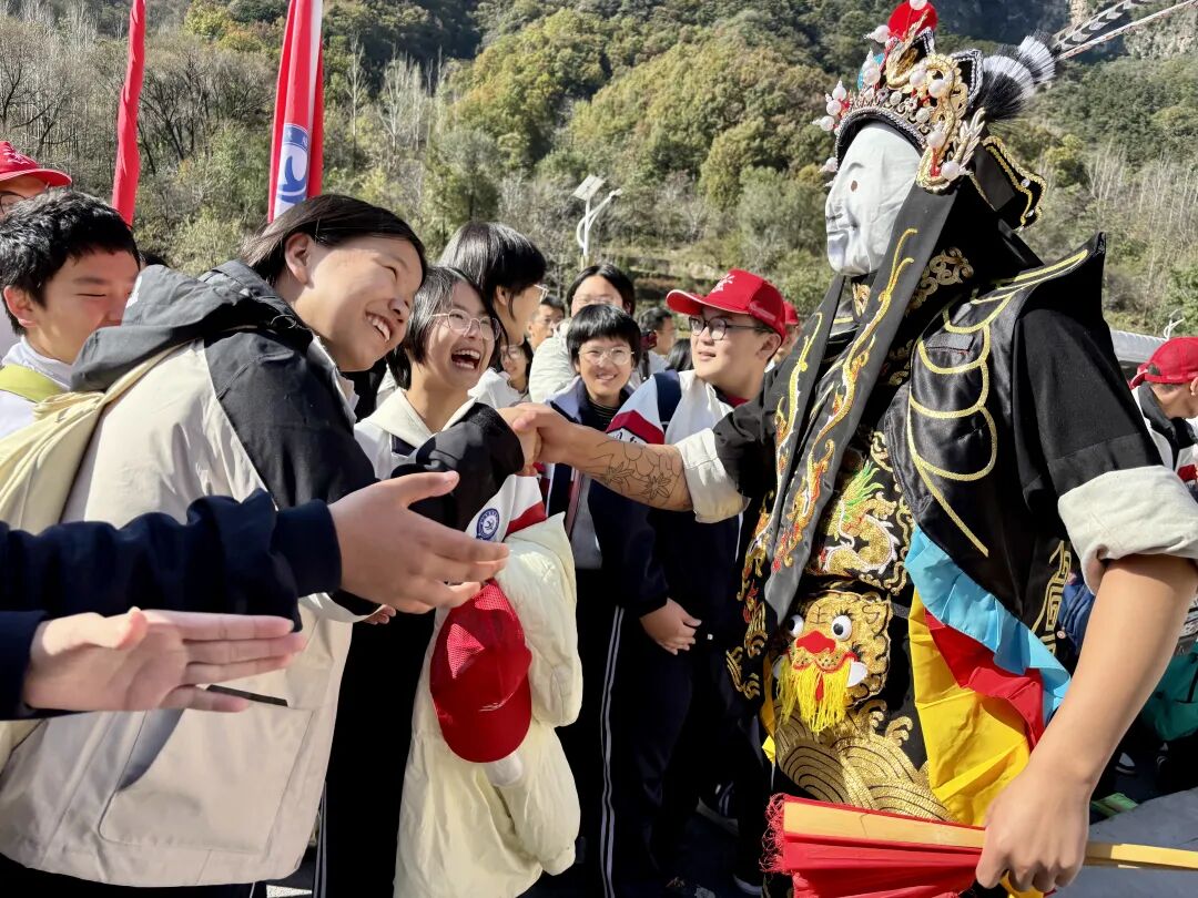 山水课堂爆火!万仙山成研学顶流打卡地! 山水课堂爆火!万仙山成研学顶流打卡地!