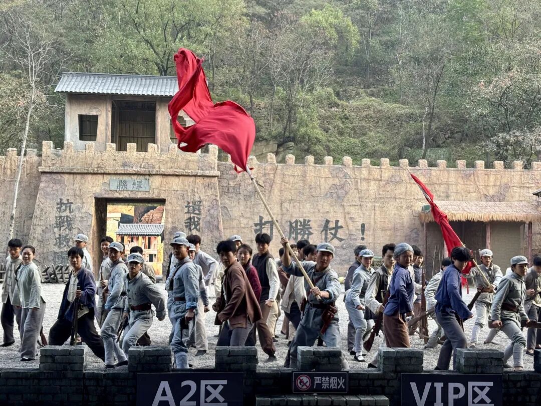 山水课堂爆火!万仙山成研学顶流打卡地! 山水课堂爆火!万仙山成研学顶流打卡地!