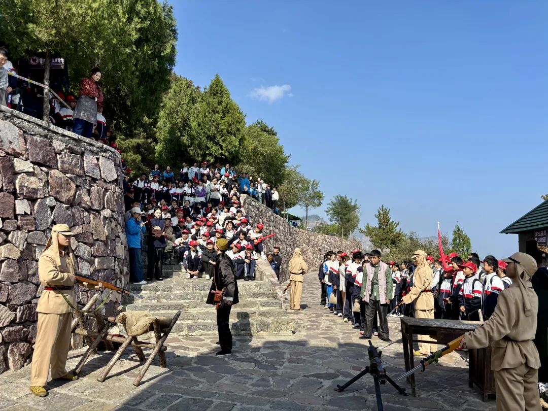 山水课堂爆火!万仙山成研学顶流打卡地! 山水课堂爆火!万仙山成研学顶流打卡地!