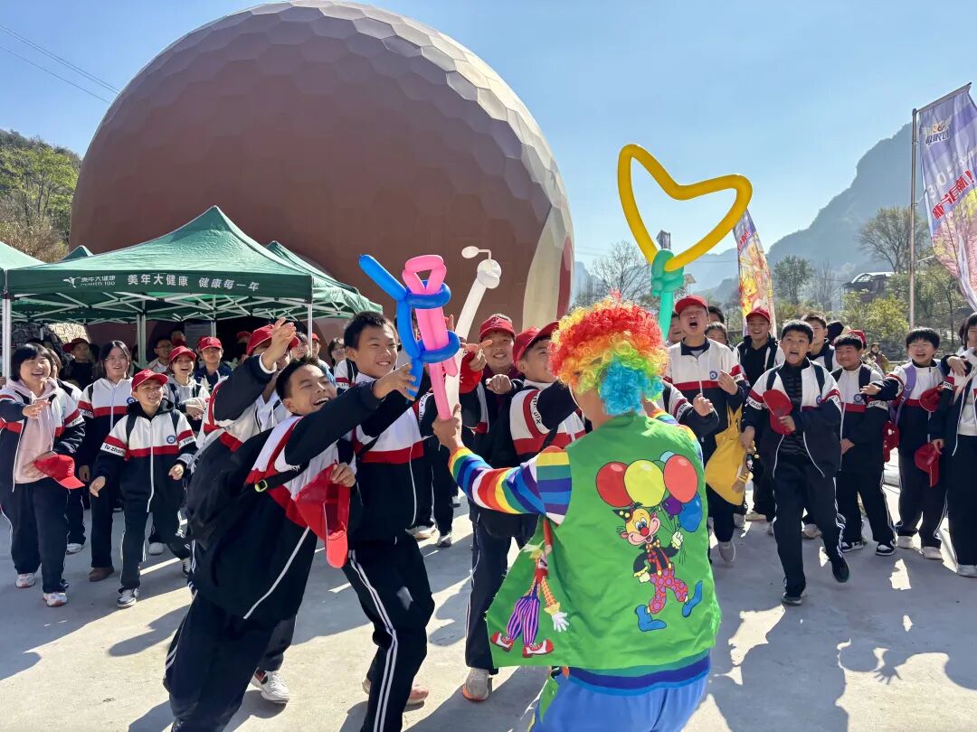 山水课堂爆火!万仙山成研学顶流打卡地! 山水课堂爆火!万仙山成研学顶流打卡地!