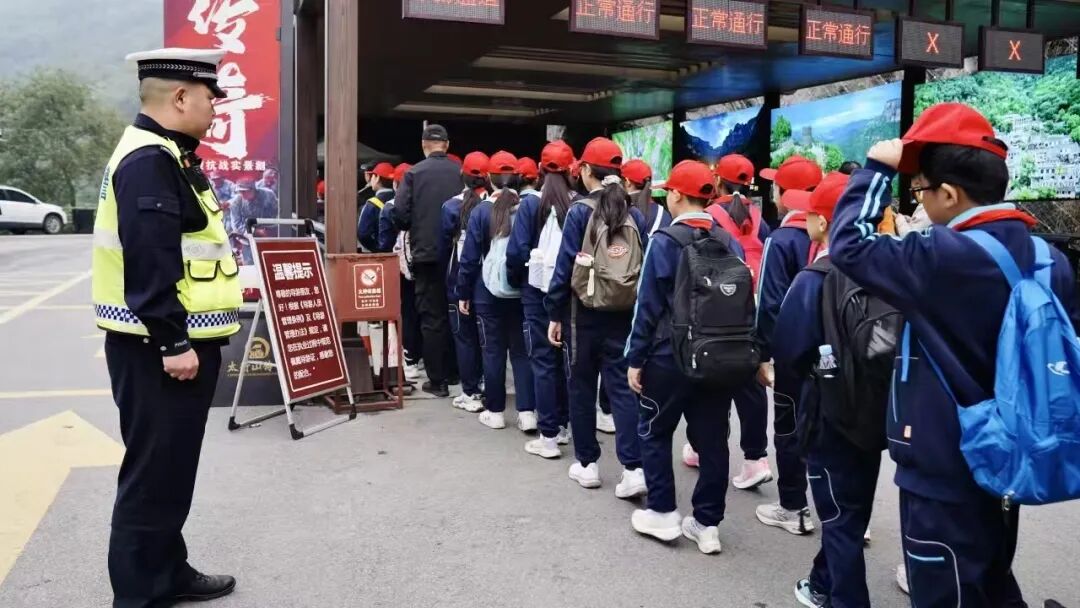 山水课堂爆火!万仙山成研学顶流打卡地! 山水课堂爆火!万仙山成研学顶流打卡地!