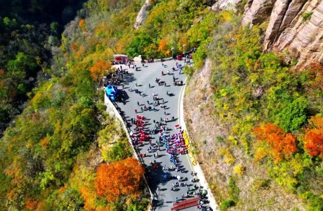立冬至,秋未歇|新乡南太行雨后云海漫卷,红叶铺道,明日徒步大会即刻出发! 立冬至,秋未歇|新乡南太行雨后云海漫卷,红叶铺道,明日徒步大会即刻出发!