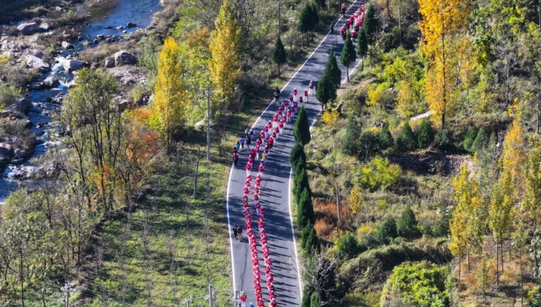 立冬至,秋未歇|新乡南太行雨后云海漫卷,红叶铺道,明日徒步大会即刻出发! 立冬至,秋未歇|新乡南太行雨后云海漫卷,红叶铺道,明日徒步大会即刻出发!