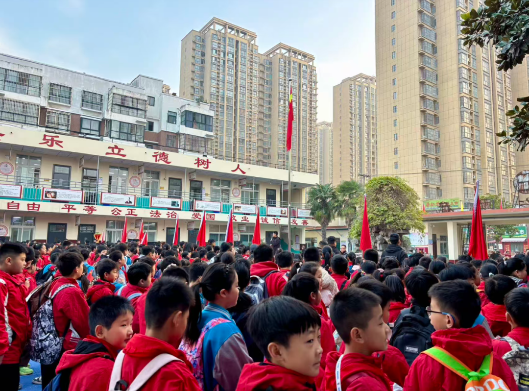 万仙山研学行:把课堂搬进山水间,定格孩子们的探索时刻 万仙山研学行:把课堂搬进山水间,定格孩子们的探索时刻