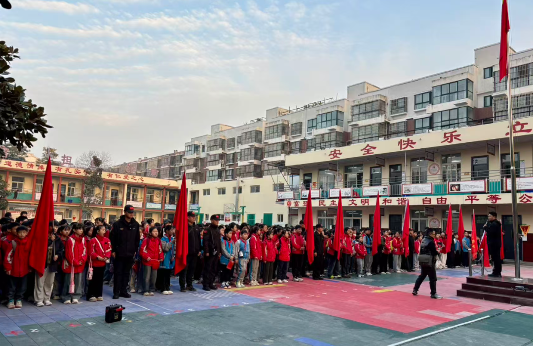 万仙山研学行:把课堂搬进山水间,定格孩子们的探索时刻 万仙山研学行:把课堂搬进山水间,定格孩子们的探索时刻