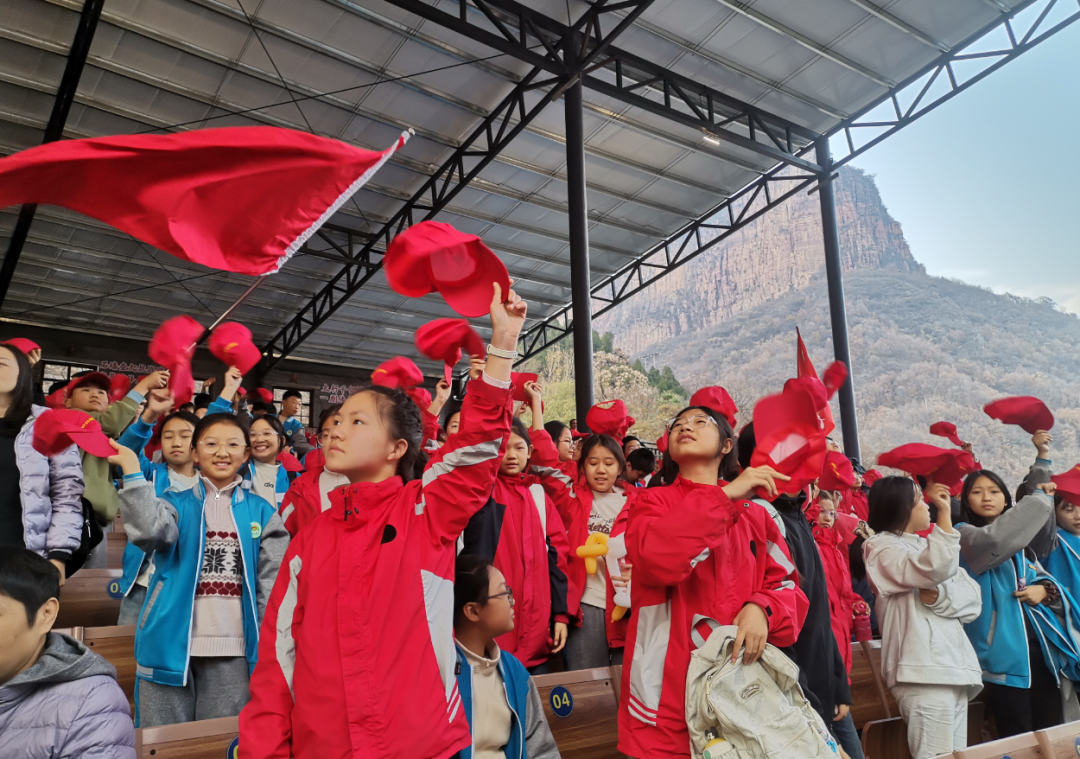 万仙山研学行:把课堂搬进山水间,定格孩子们的探索时刻 万仙山研学行:把课堂搬进山水间,定格孩子们的探索时刻