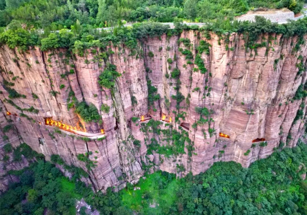 中国太行山旅游第一站！打卡新乡南太行三条挂壁公路
