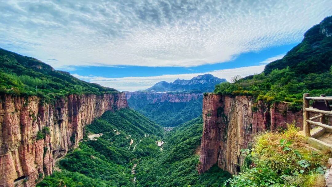 中国太行山旅游第一站！打卡新乡南太行三条挂壁公路