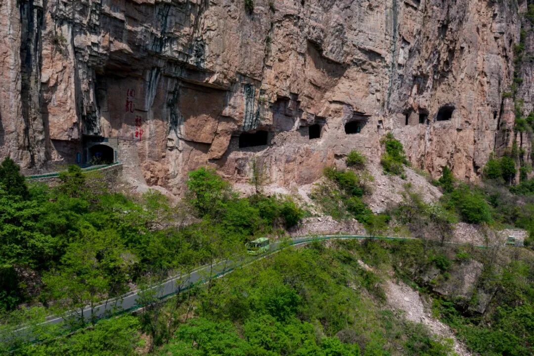 中国太行山旅游第一站！打卡新乡南太行三条挂壁公路