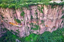 中国太行山旅游第一站！打卡新乡南太行三条挂壁公路