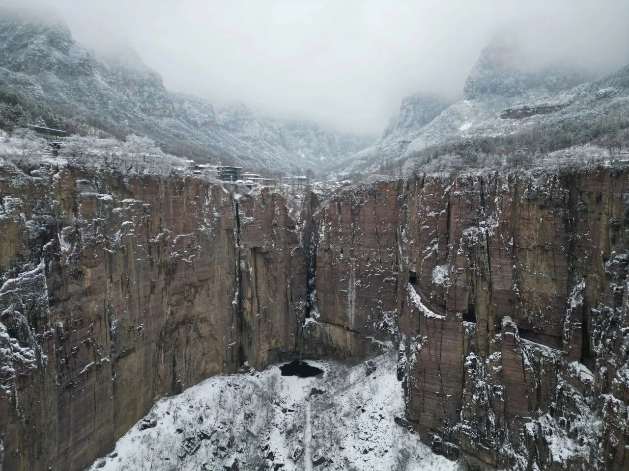 加载中… 新乡南太行“冬日雪景皮肤”即将上线! 加载中… 新乡南太行“冬日雪景皮肤”即将上线!