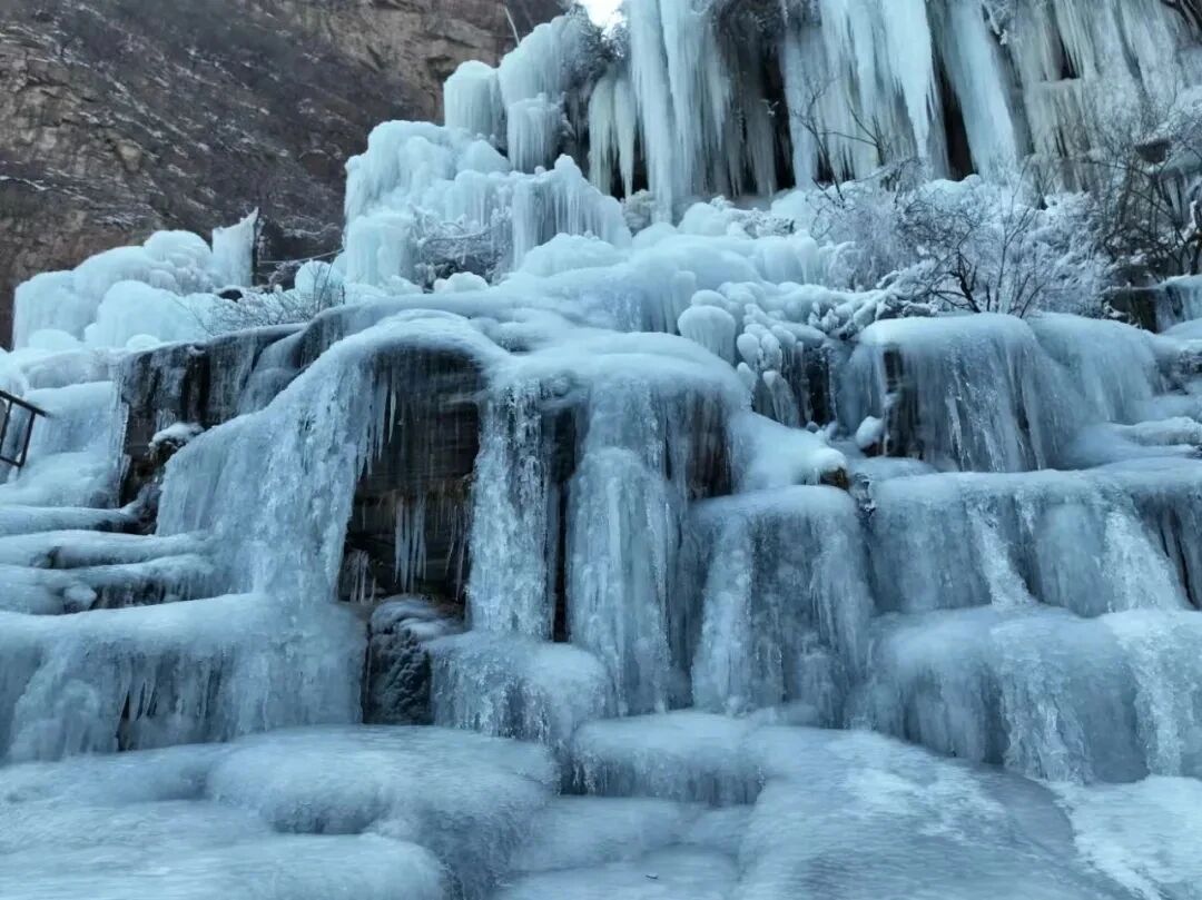加载中… 新乡南太行“冬日雪景皮肤”即将上线! 加载中… 新乡南太行“冬日雪景皮肤”即将上线!