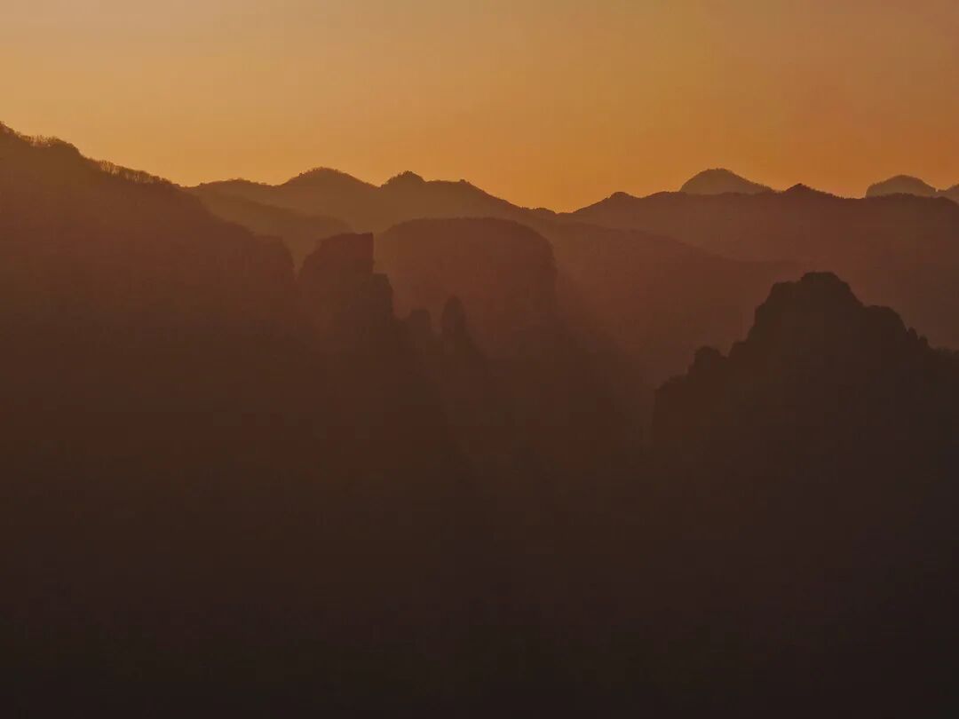 河南南太行藏着“悬崖仙居” 雪落老爷顶 画面美到不敢信