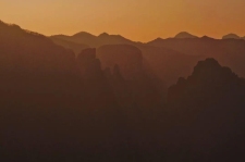 河南南太行藏着“悬崖仙居” 雪落老爷顶 画面美到不敢信