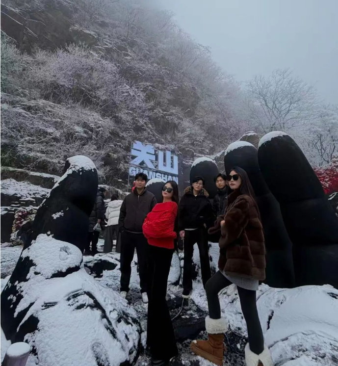 周末出游选哪里？新乡南太行冰雪仙境，等你来撒欢~