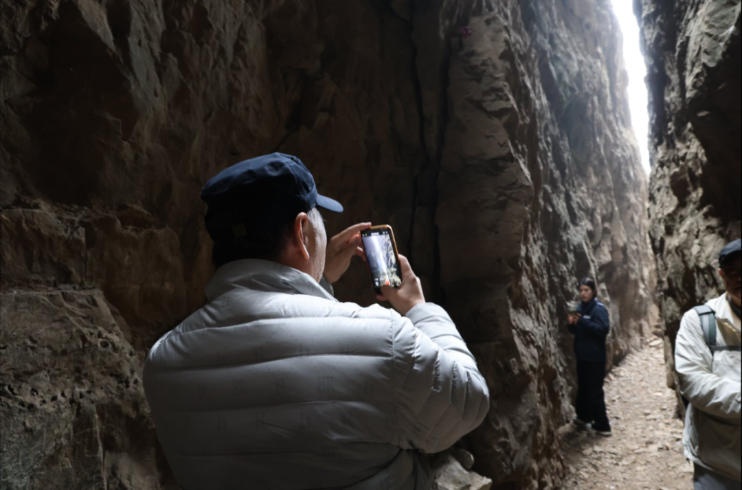 冯小宁执导《举起手来3》定档万仙山,神秘主演加盟,4月正式开拍 冯小宁执导《举起手来3》定档万仙山,神秘主演加盟,4月正式开拍